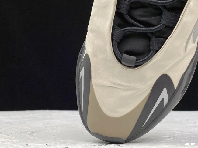 FY3729 MNVN Boost 700 Adidas Bone Yeezy 1019